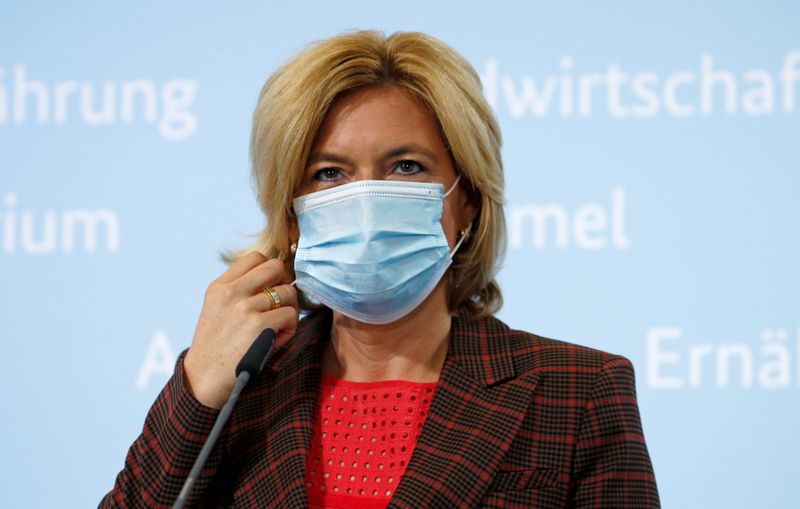 © Reuters. Ministra da Agricultura da Alemanha, Julia Kloeckner, durante entrevista coletiva em Berlim