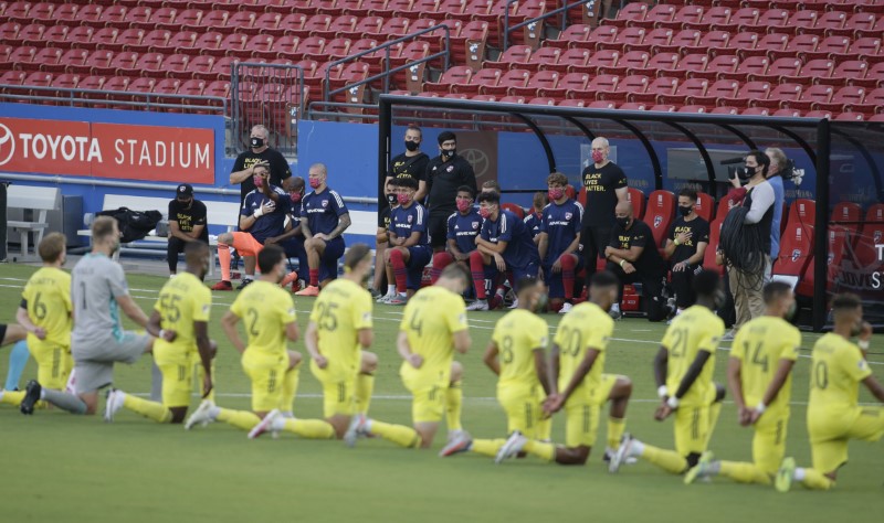 U.S. Soccer scraps anthem-kneeling policy