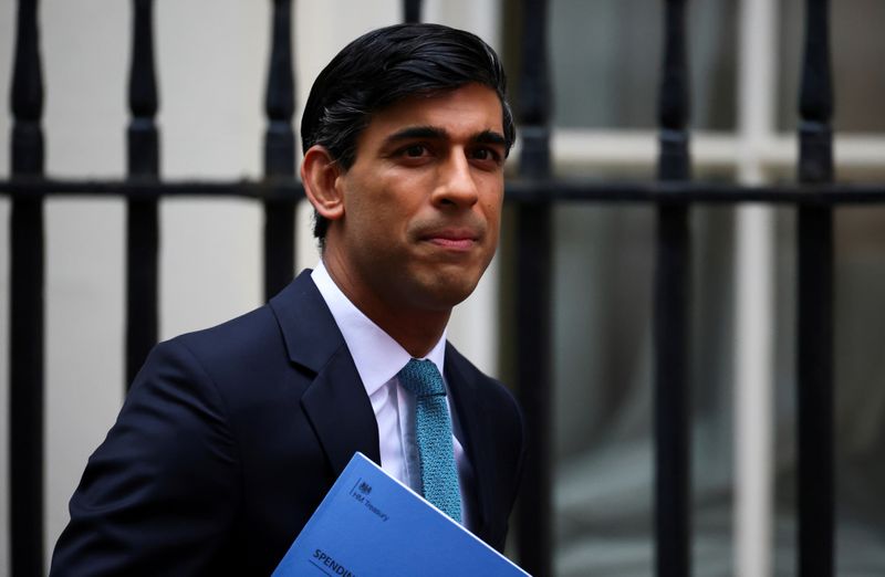 &copy; Reuters. FILE PHOTO: Britain&apos;s Chancellor of the Exchequer Sunak outside Downing Street, in London