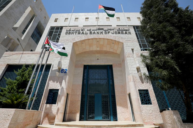 &copy; Reuters. تراجع احتياطي العملات الأجنبية بالأردن 1% في يناير