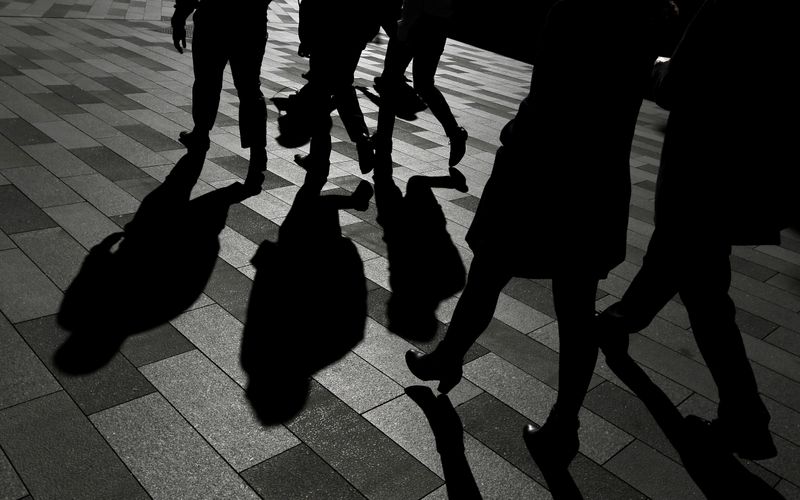 &copy; Reuters. Workers cast shadows as they stroll among the office towers Sydney&apos;s Barangaroo business district in Australia&apos;s largest city