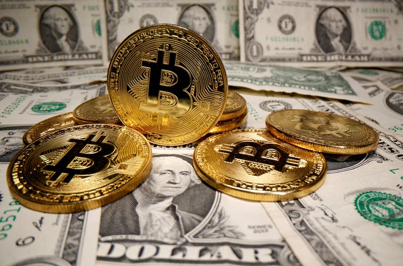 &copy; Reuters. FILE PHOTO: Representations of virtual currency Bitcoin are placed on U.S. Dollar banknotes