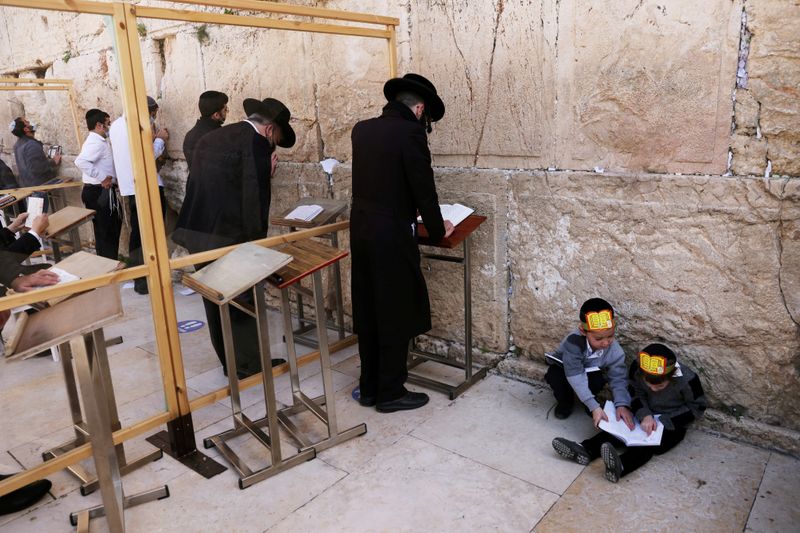 © Reuters. محكمة إسرائيلية: يمكن لمعتنقي اليهودية من غير الأرثوذكس الحصول على الجنسية