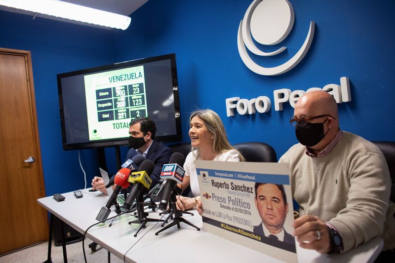 &copy; Reuters. Kerling Rodriguez de Sanchez, wife of Venezuelan Air Force Lieutenant Colonel Ruperto Sanchez, who has been detained since 2014, addresses the media during a news conference by rights group Penal Forum, in Caracas