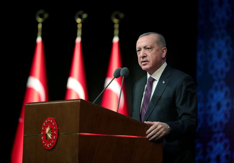 © Reuters. أردوغان يتعهد بتعزيز الحريات والحقوق في إطار خطة للحكومة التركية