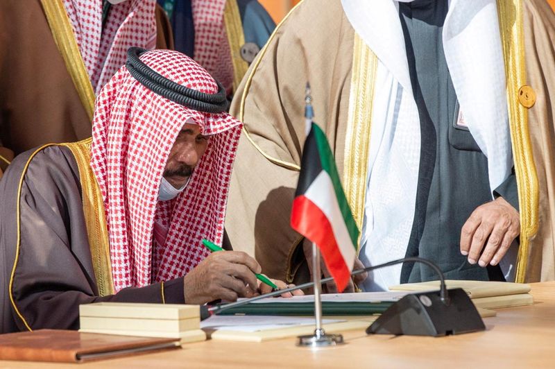 &copy; Reuters. وكالة الأنباء الكويتية: أمير البلاد يصدر مرسوما بالموافقة على حكومة جديدة