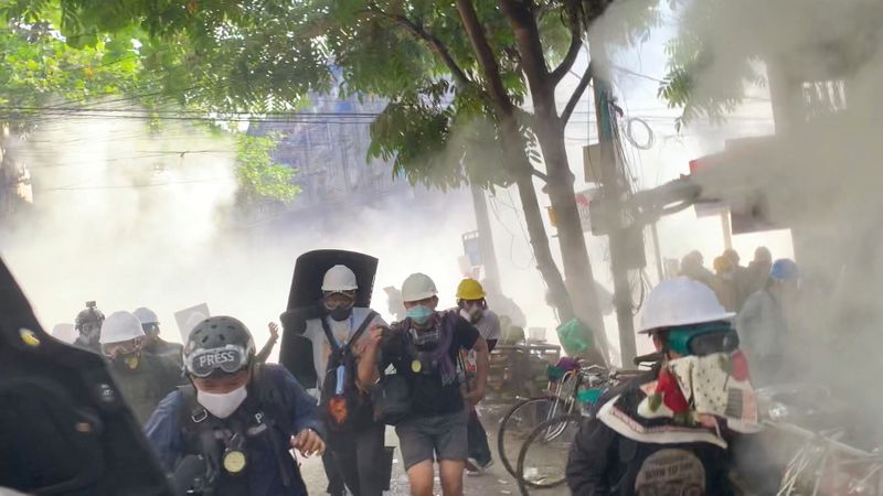 &copy; Reuters. ミャンマーの抗議デモで2人死亡＝目撃者