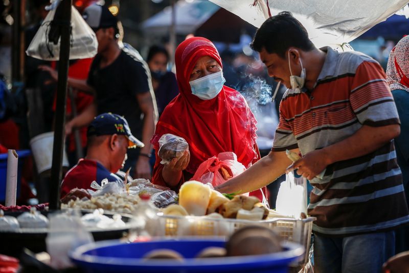 &copy; Reuters. 情報ＢＯＸ：新型コロナウイルス、世界の感染者1億1506万人超　死者約265.7万人