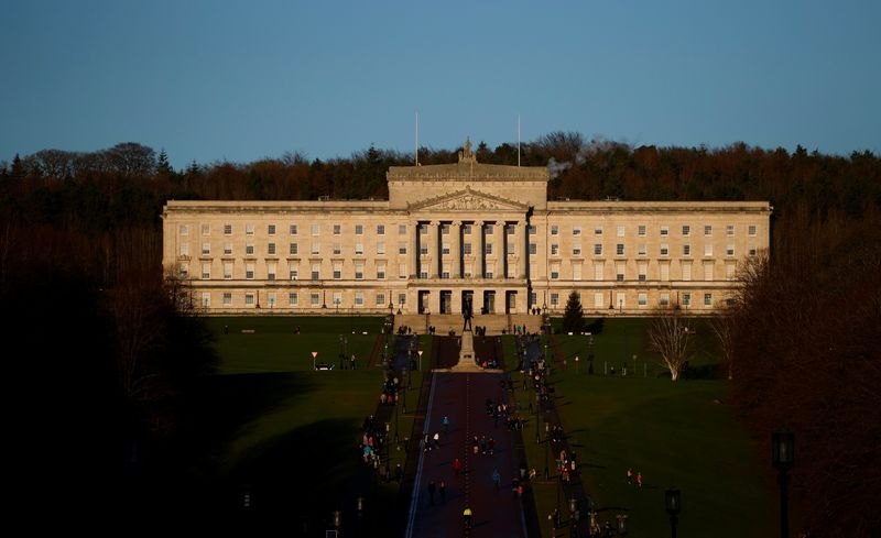 © Reuters. People walk through the grounds of the Stormont Parliament buildings in Belfast