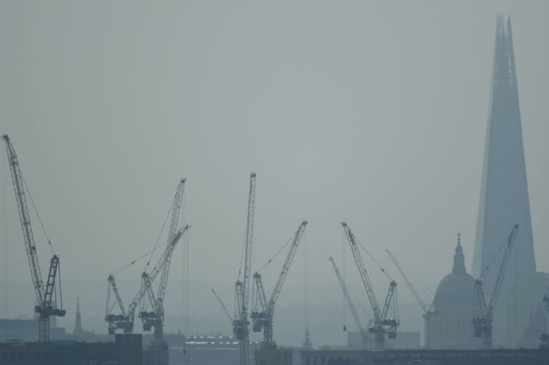 © Reuters. Construction cranes are seen with St Paul's Cathedral and the shard skyscraper nearby, in the city of London