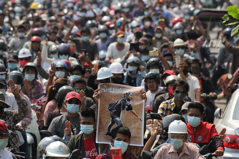 &copy; Reuters. Funeral de Angel, manifestante de 19 años también conocido como Kyal Sin que recibió un disparo en la cabeza cuando las fuerzas de Myanmar abrieron fuego para dispersar una manifestación antigolpista en Mandalay