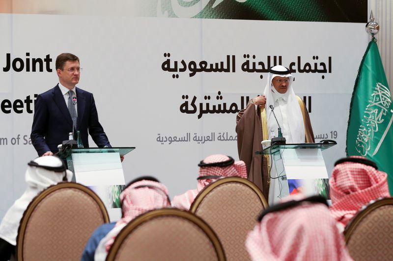 &copy; Reuters. Press conference by Saudi Energy Minister, Prince Abdulaziz bin Salman al-Saud and Russian Energy Minister Alexander Novak
