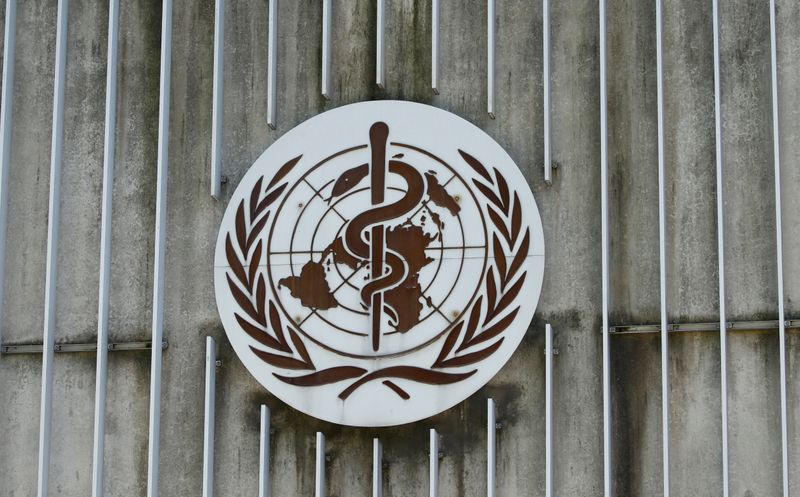 &copy; Reuters. Logotipo en la sede de la Organización Mundial de la Salud (OMS) en Ginebra, Suiza