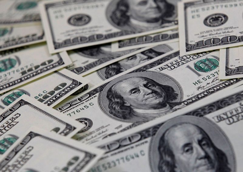 © Reuters. الدولار يرتفع إثر تمسك باول بموقفة حيال إبقاء الفائدة منخفضة