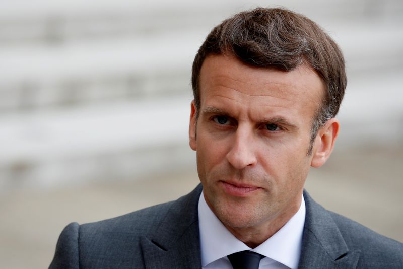 &copy; Reuters. Emmanuel Macron a annoncé samedi sur son compte Twitter que l'objectif fixé par le gouvernement de réaliser 20 millions de primo-vaccinations en France au 15 mai avait été atteint. /Photo prise le 12 mai 2021/REUTERS/Gonzalo Fuentes