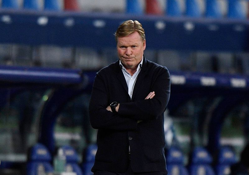 &copy; Reuters. Imagen de archivo del entrenador del Barcelona, Ronald Koeman, antes de un partido de La Liga ante el Levante en el Estadio Ciutat de Valencia, Valencia, España. 11 mayo 2021. REUTERS/Pablo Morano