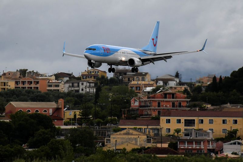 &copy; Reuters. La Grèce a officiellement rouvert ses frontières aux visiteurs samedi, donnant le coup d'envoi de la saison estivale dont elle espère qu'elle marquera la reprise pour son industrie du tourisme frappée de plein fouet par la pandémie. /Photo prise le 1