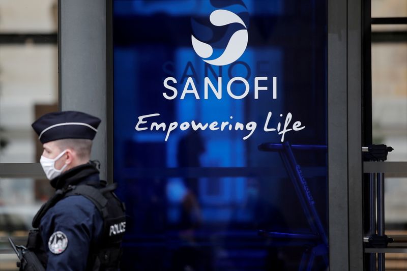 &copy; Reuters. FILE PHOTO: A French policeman stands in front of the Sanofi headquarters during a protest by Sanofi's workers against job cuts in Paris as part of a national day of strikes and protests against layoffs and government's economic and social policies amid t