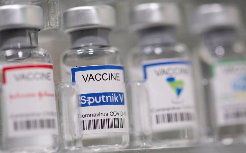 &copy; Reuters. A vial labelled "Sputnik V coronavirus disease (COVID-19) vaccine" is seen in this illustration picture taken May 2, 2021. REUTERS/Dado Ruvic/Illustration