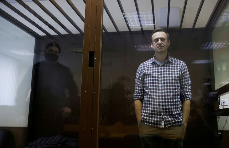 &copy; Reuters. FILE PHOTO: Russian opposition leader Alexei Navalny attends a hearing to consider an appeal against an earlier court decision to change his suspended sentence to a real prison term, in Moscow, Russia February 20, 2021. REUTERS/Maxim Shemetov/File Photo/F