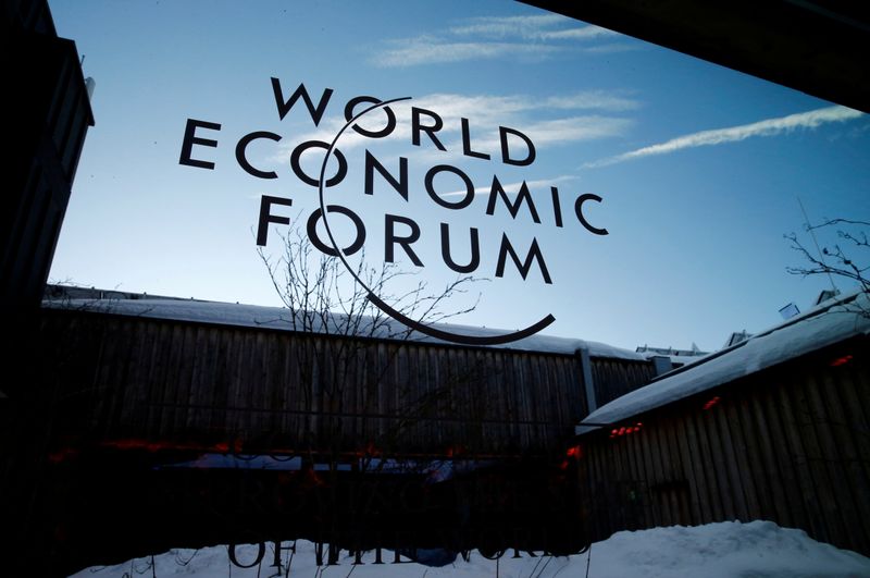 &copy; Reuters. FOTO DE ARCHIVO: El logotipo de la 50ª edición del Foro Económico Mundial en Davos, Suiza, el 21 de enero de 2020. REUTERS/Denis Balibouse