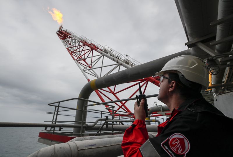 &copy; Reuters. A specialist looks at the torch on Korchagina oil platform operated by Lukoil company in the Caspian Sea, Russia October 17, 2018. Picture taken October 17, 2018. REUTERS/Maxim Shemetov