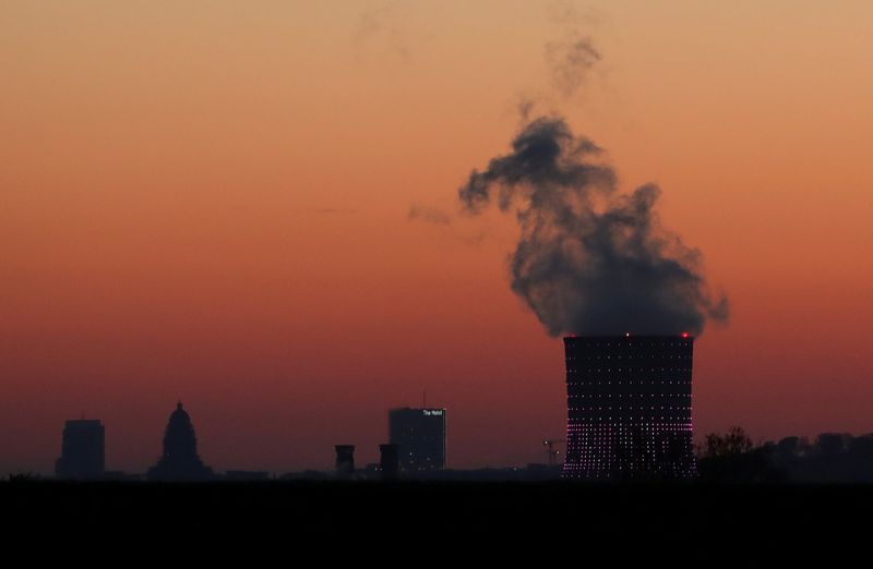 &copy; Reuters. FILE PHOTO: Smoke billows from a chimney at a combined-cycle gas turbine power plant in Drogenbos, Belgium April 27, 2021. REUTERS/Yves Herman/File Photo