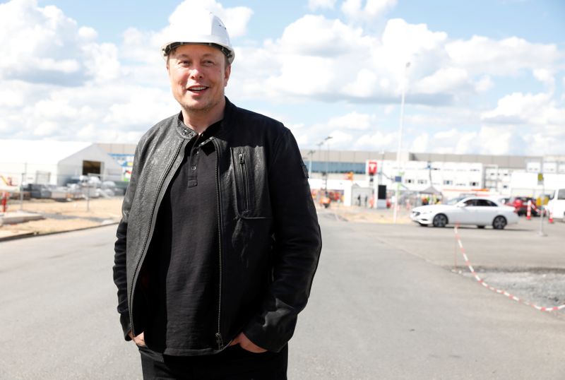 © Reuters. SpaceX founder and Tesla CEO Elon Musk looks on as he visits the construction site of Tesla's gigafactory in Gruenheide, near Berlin, Germany, May 17, 2021. REUTERS/Michele Tantussi