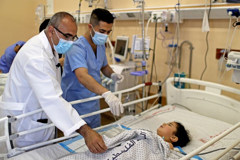 &copy; Reuters. Palestinian doctor Marwan Abu Sada works in Shifa hospital in Gaza City May 17, 2021. REUTERS/Mohammed Salem