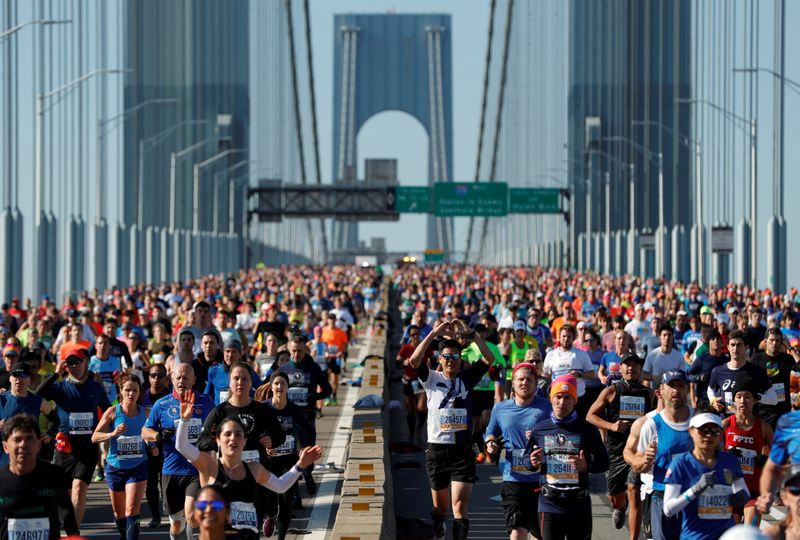 &copy; Reuters. FILE PHOTO: Athletics - New York City Marathon - New York, New York, United States - November 3, 2019  General view of race participants in action on the Verrazzano-Narrows Bridge during the marathon   REUTERS/Lucas Jackson/File Photo
