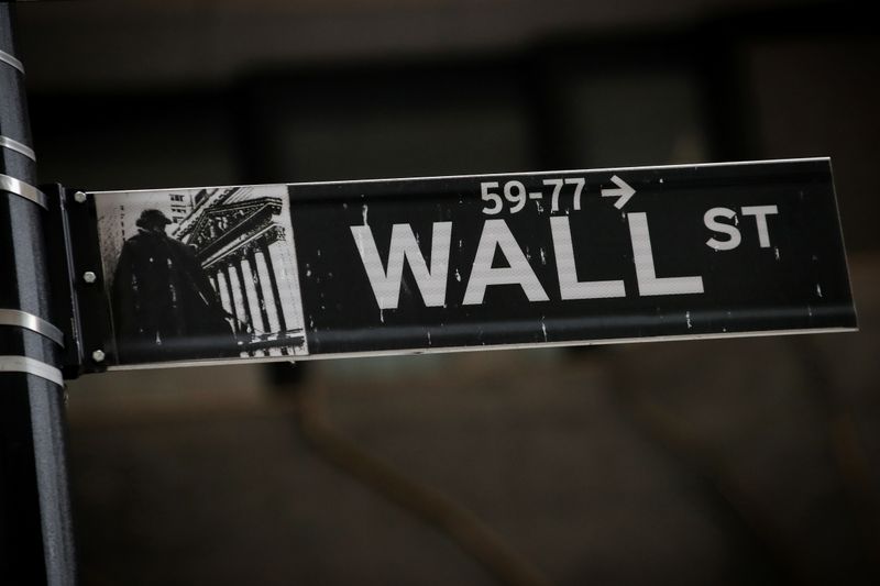 © Reuters. A Wall St. street sign is seen near the New York Stock Exchange (NYSE) in New York City, U.S., March 7, 2019. REUTERS/Brendan McDermid