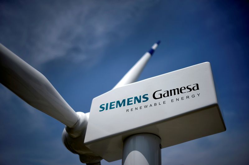 &copy; Reuters. FILE PHOTO: A model of a wind turbine with the Siemens Gamesa logo is displayed outside the annual general shareholders meeting in Zamudio, Spain, June 20, 2017. REUTERS/Vincent West