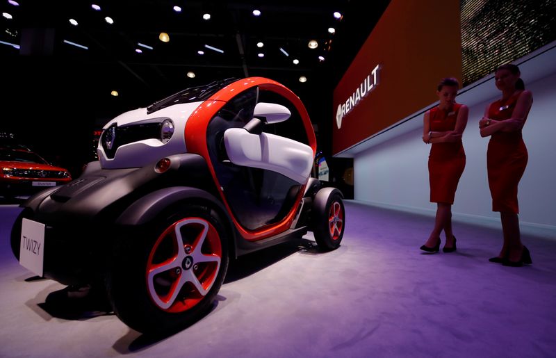 &copy; Reuters. Models stand next to a Renault Twizy electric car at the 2018 Moscow International Auto Salon in Moscow, Russia August 29, 2018. REUTERS/Maxim Shemetov