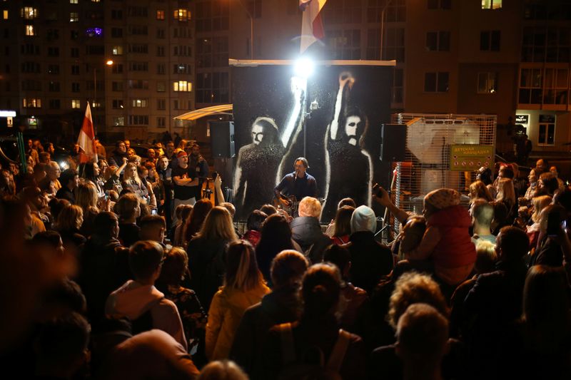 &copy; Reuters. People gather next to a wall with an opposition mural in Minsk, Belarus September 9, 2020. Picture taken September 9, 2020. Tut.By via REUTERS  ATTENTION EDITORS - THIS IMAGE WAS PROVIDED BY A THIRD PARTY. MANDATORY CREDIT.