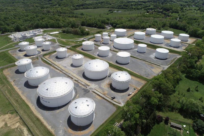 © Reuters. FILE PHOTO: Holding tanks are seen in an aerial photograph at Colonial Pipeline's Dorsey Junction Station in Woodbine, Maryland, U.S. May 10, 2021. REUTERS/Drone Base/File Photo