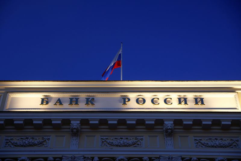&copy; Reuters. A Russian state flag flies over the Central Bank headquarters in Moscow, Russia March 29, 2021. A sign reads: "Bank of Russia". REUTERS/Maxim Shemetov