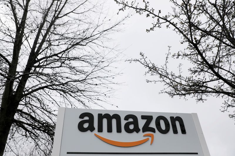 &copy; Reuters. FILE PHOTO: Signage is seen at an Amazon facility in Bethpage on Long Island in New York, U.S., March 17, 2020. REUTERS/Andrew Kelly/File Photo