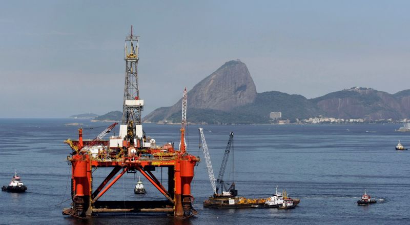 &copy; Reuters. FILE PHOTO: A Petrobras Oil platform is seen at Guabanara bay in Rio de Janeiro, March 26, 2010. REUTERS/Bruno Domingos/File Photo