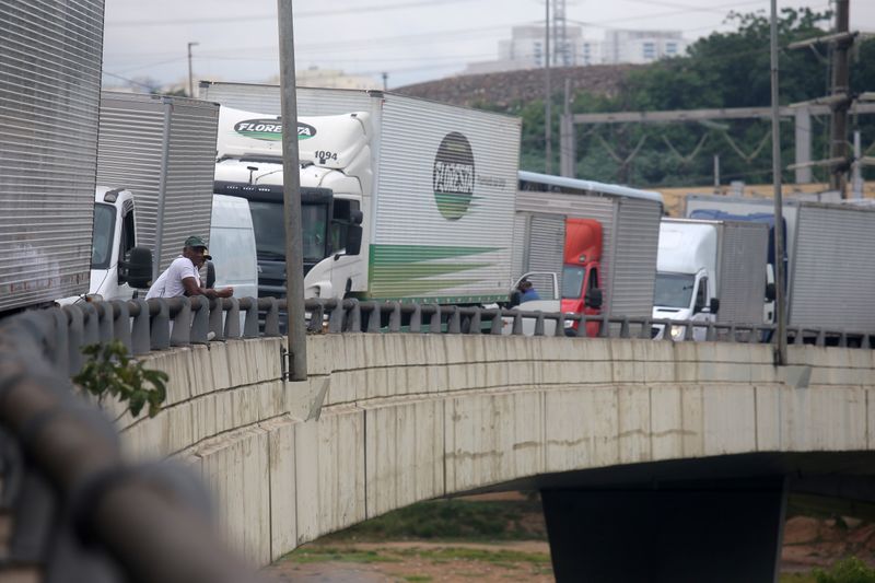 &copy; Reuters. Caminhões em rodovia de São Paulo. 05/03/2020. REUTERS/Carla Carniel.