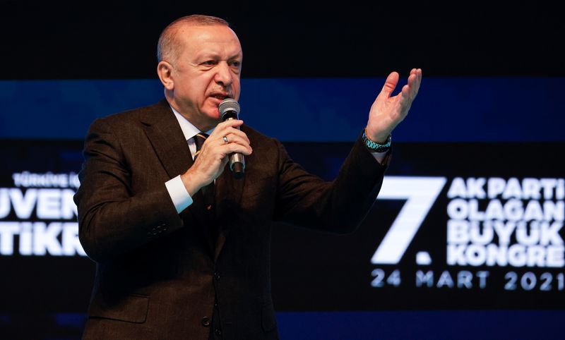 &copy; Reuters.     米国務省のプライス報道官は１８日、トルコのエルドアン大統領（写真）がユダヤ人について述べた最近の発言を反ユダヤ主義だと強く批判した。資料写真、３月撮影（２０２１年　ロ