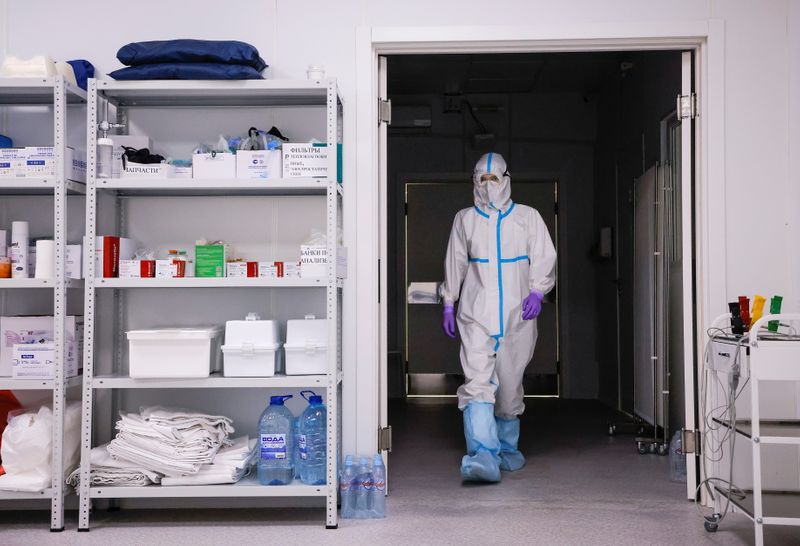 &copy; Reuters. A medical specialist works at the Krylatskoye Ice Palace, which was converted into a temporary hospital for people suffering from the coronavirus disease (COVID-19), in Moscow, Russia, January 20, 2021. Picture taken January 20, 2021. REUTERS/Maxim Shemet