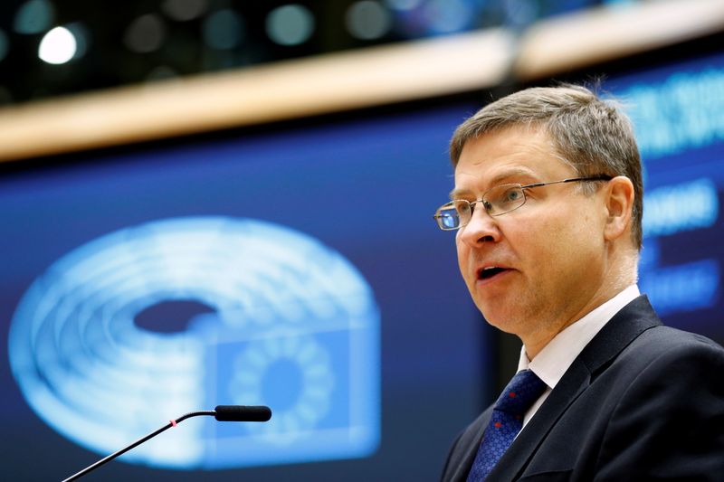 &copy; Reuters. Il vicepresidente della Commissione europea Valdis Dombrovskis si rivolge al Parlamento europeo a Bruxelles, Belgio, 19 maggio 2021. REUTERS / Johanna Geron  
