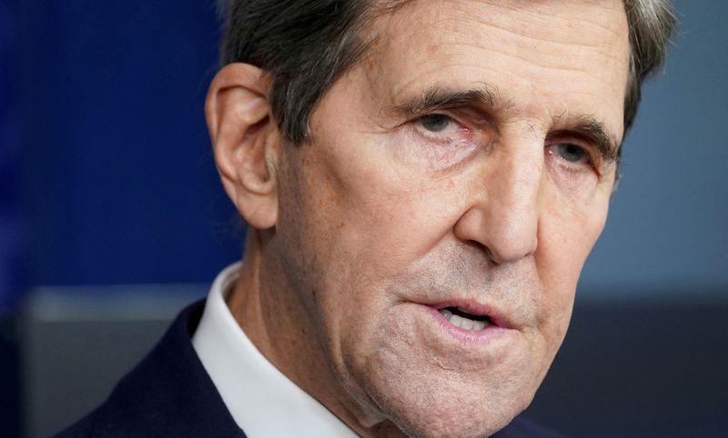 &copy; Reuters. FILE PHOTO: U.S. climate envoy John Kerry speaks at a press briefing at the White House in Washington, U.S., January 27, 2021.  REUTERS/Kevin Lamarque//File Photo/File Photo