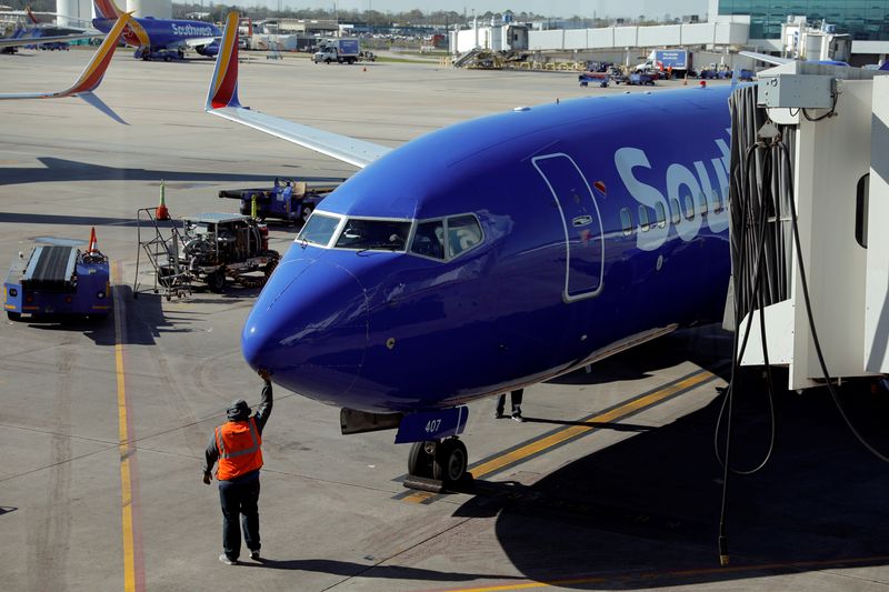 &copy; Reuters. FILE PHOTO: A Southwest grounds crew member pats the nose of a Boeing 737-700 plane as it comes to a stop at its gate at William P. Hobby Airport in Houston, Texas, February 20, 2019.  REUTERS/Mike Blake