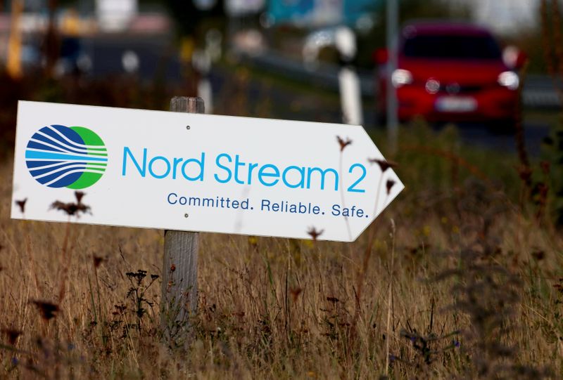 &copy; Reuters. FILE PHOTO: A road sign directs traffic towards the Nord Stream 2 gas line landfall facility entrance in Lubmin, Germany, September 10, 2020.   REUTERS/Hannibal Hanschke/File Photo