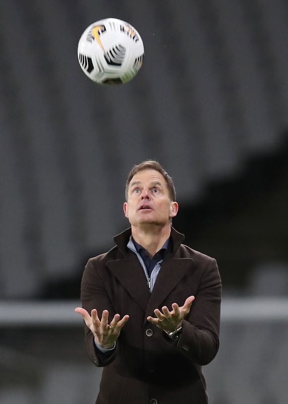 &copy; Reuters. فرانك دي بور مدرب هولندا لكرة القدم في صورة من أرشيف رويترز.