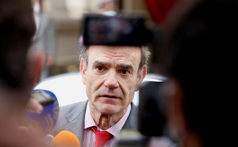 © Reuters. Deputy Secretary General of the European External Action Service (EEAS), Enrique Mora, speaks to the media outside a hotel, during a meeting of the JCPOA Joint Commission, in Vienna, Austria, May 19, 2021. REUTERS/Leonhard Foeger