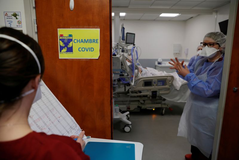 &copy; Reuters. Les services de réanimation traitaient mercredi 3.862 patients atteints du COVID-19. /Photo prise le 1er avril 2021/REUTERS/Pascal Rossignol