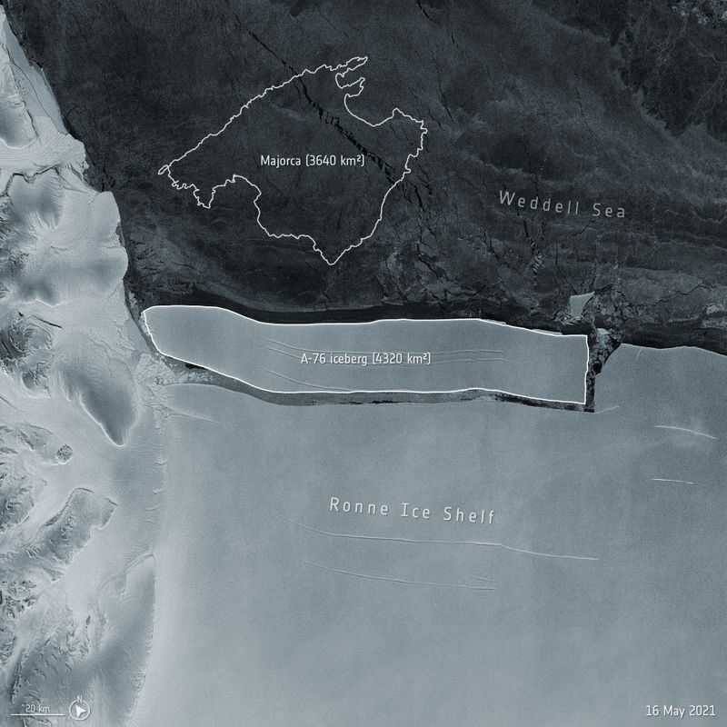 &copy; Reuters. A view of the newly calved iceberg designated A-76 by scientists, the largest currently afloat in the world according to the European Space Agency (ESA), and captured by the ESA's Copernicus Sentinel-1 mission is seen in this handout photo obtained by Reu