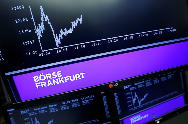 &copy; Reuters. les Bourses européennes, en hausse à la mi-séance. À Paris, le CAC 40 gagne 0,68%. À Francfort, le Dax prend 0,61% et à Londres, le FTSE cède 0,24%. /Photo prise le 30 décembre 2020/REUTERS/Ralph Orlowski